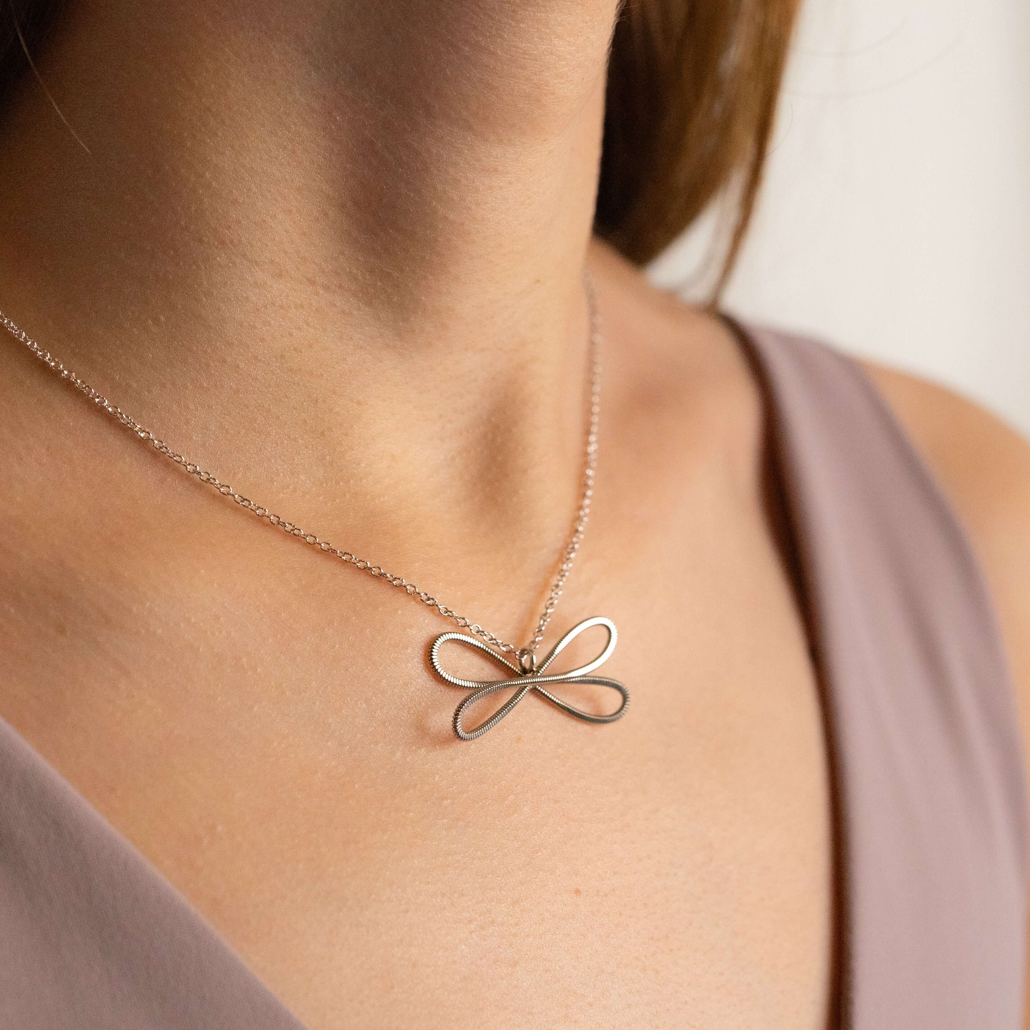 MONDAY EDITION》 Moonlit Heartstrings Wire Necklace